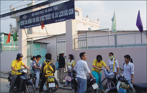 Trường cao đẳng thất tín với thí sinh